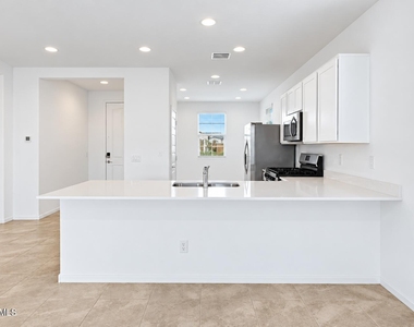 12565 W Levi Drive - Photo Thumbnail 8