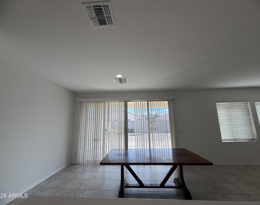 11623 W Parkway Lane - Photo Thumbnail 7
