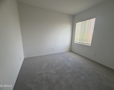 11623 W Parkway Lane - Photo Thumbnail 9