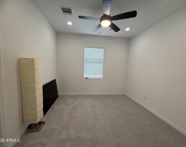 11623 W Parkway Lane - Photo Thumbnail 11