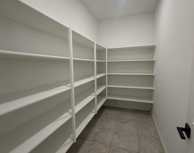 11623 W Parkway Lane - Photo Thumbnail 20