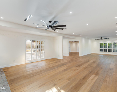 5919 N 45th Street - Photo Thumbnail 6