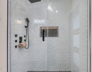5919 N 45th Street - Photo Thumbnail 21