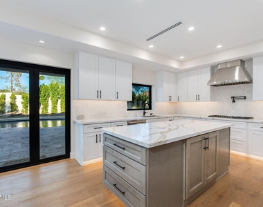 5919 N 45th Street - Photo Thumbnail 8