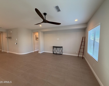 2869 N Coronado Drive - Photo Thumbnail 11