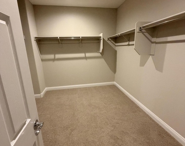 2869 N Coronado Drive - Photo Thumbnail 23