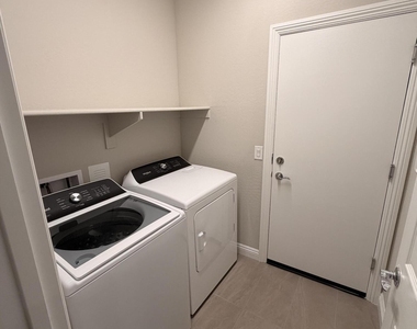 2869 N Coronado Drive - Photo Thumbnail 16