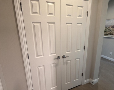 2869 N Coronado Drive - Photo Thumbnail 17