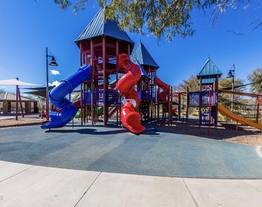 2869 N Coronado Drive - Photo Thumbnail 34