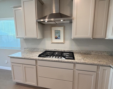 2869 N Coronado Drive - Photo Thumbnail 7