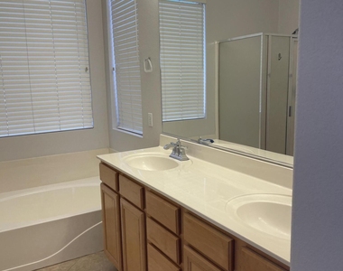 2114 E Cherry Hills Place - Photo Thumbnail 30