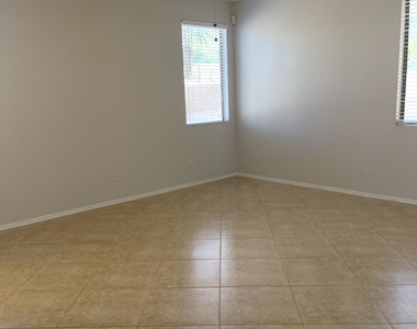 2114 E Cherry Hills Place - Photo Thumbnail 25