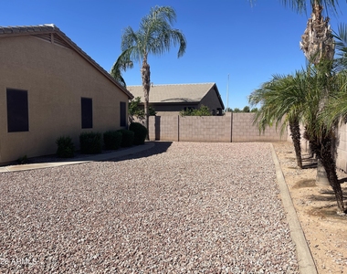 2114 E Cherry Hills Place - Photo Thumbnail 34