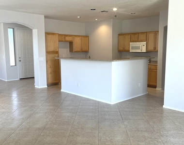 2114 E Cherry Hills Place - Photo Thumbnail 10