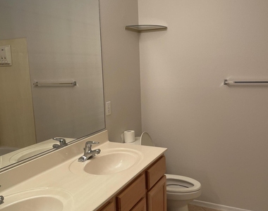 2114 E Cherry Hills Place - Photo Thumbnail 17