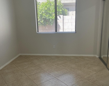 2114 E Cherry Hills Place - Photo Thumbnail 23