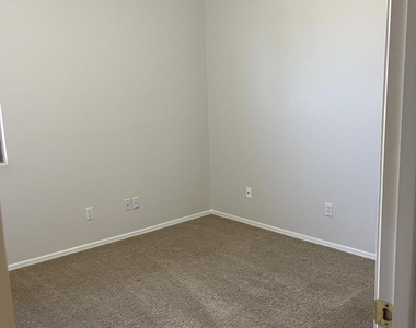 2114 E Cherry Hills Place - Photo Thumbnail 19