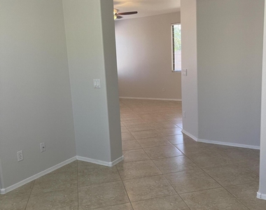2114 E Cherry Hills Place - Photo Thumbnail 24