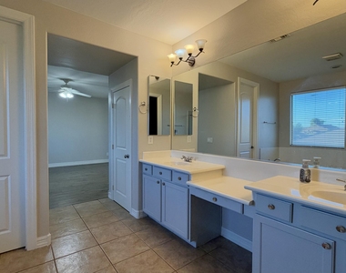 1345 E Lovebird Court - Photo Thumbnail 27