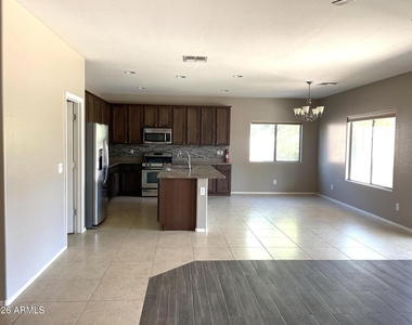 2981 E Tiffany Way - Photo Thumbnail 5