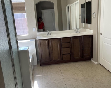 2981 E Tiffany Way - Photo Thumbnail 11