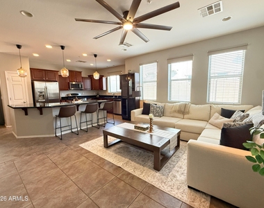 3272 E Meadowview Drive - Photo Thumbnail 1