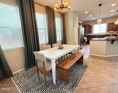 3272 E Meadowview Drive - Photo Thumbnail 7