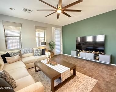 3272 E Meadowview Drive - Photo Thumbnail 10
