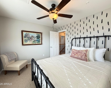 3272 E Meadowview Drive - Photo Thumbnail 24
