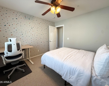 3272 E Meadowview Drive - Photo Thumbnail 21
