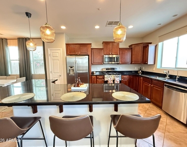 3272 E Meadowview Drive - Photo Thumbnail 4