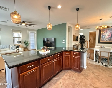3272 E Meadowview Drive - Photo Thumbnail 6