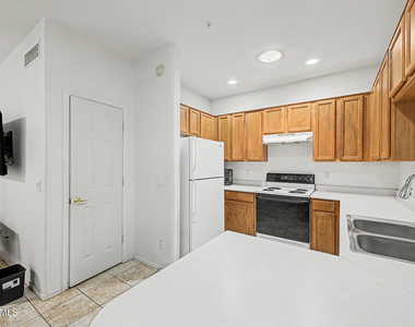 8800 N 107th Avenue - Photo Thumbnail 4
