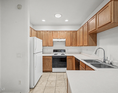 8800 N 107th Avenue - Photo Thumbnail 5