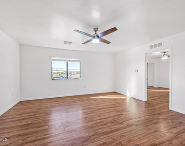 3065 N 67th Avenue - Photo Thumbnail 1