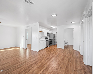 3065 N 67th Avenue - Photo Thumbnail 3