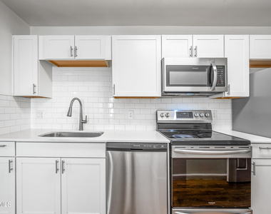 3065 N 67th Avenue - Photo Thumbnail 5