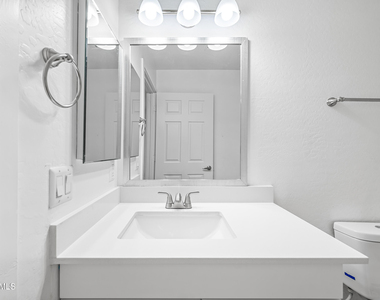3065 N 67th Avenue - Photo Thumbnail 10