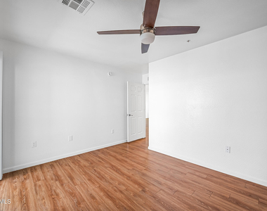 3065 N 67th Avenue - Photo Thumbnail 8