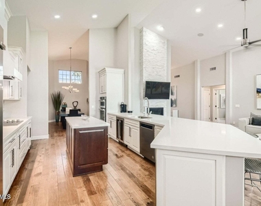 15827 S 36th Street - Photo Thumbnail 9