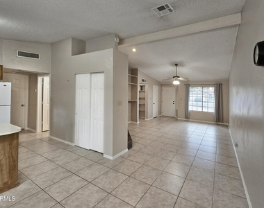 14607 N 40th Place - Photo Thumbnail 4