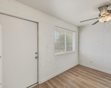 704 W 11th Street - Photo Thumbnail 7