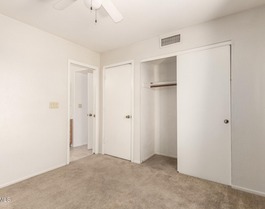 4133 W Kimberly Way - Photo Thumbnail 10