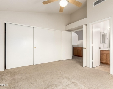 4133 W Kimberly Way - Photo Thumbnail 7