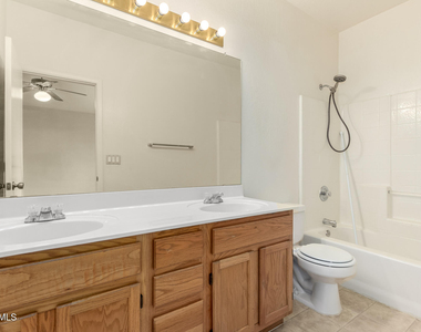 4133 W Kimberly Way - Photo Thumbnail 8