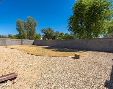 18433 W Sunnyslope Lane - Photo Thumbnail 21