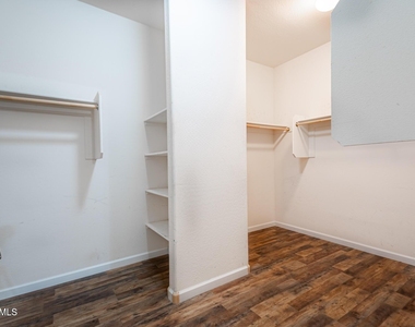 18433 W Sunnyslope Lane - Photo Thumbnail 16