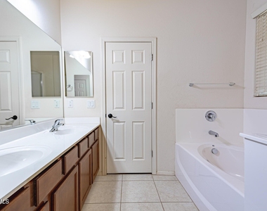 18433 W Sunnyslope Lane - Photo Thumbnail 14