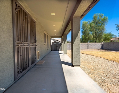 18433 W Sunnyslope Lane - Photo Thumbnail 22