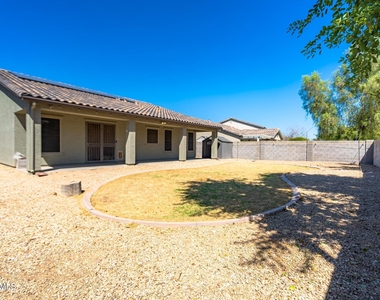 18433 W Sunnyslope Lane - Photo Thumbnail 20